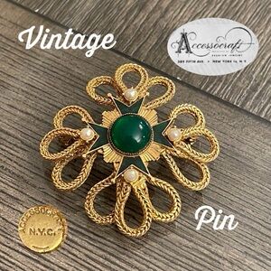 Vintage Accessocraft NYC Maltese Crosse Green Glass & Enamel